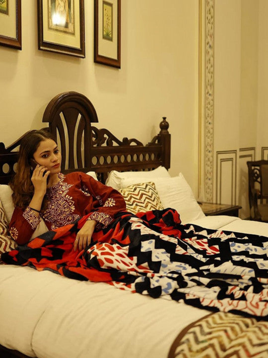 Magical Fleno Printed Double AC Blanket (White Red)
